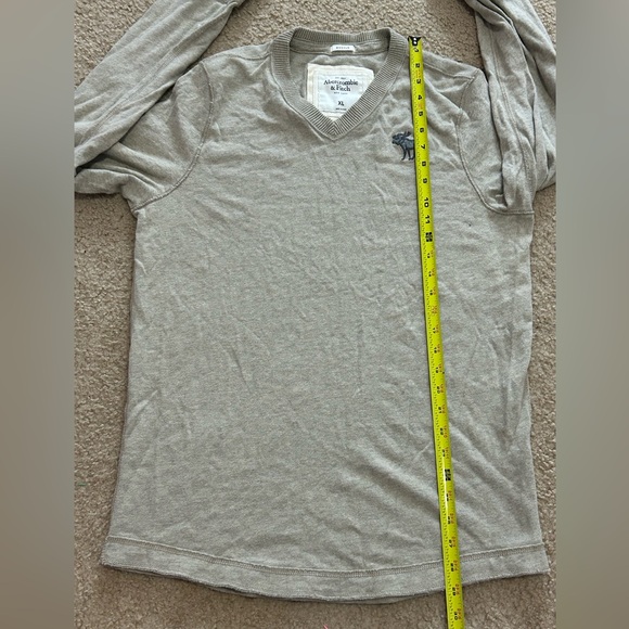 Abercrombie & Fitch Men’s XL Muscle Fit V-Neck Sweater - Picture 7 of 8